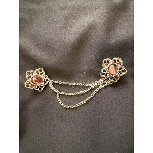 💖Vintage Gold-Toned Double Chain Clip With Ornate Filigree & Red Gemstone